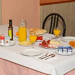 Querol Hotel 2*
