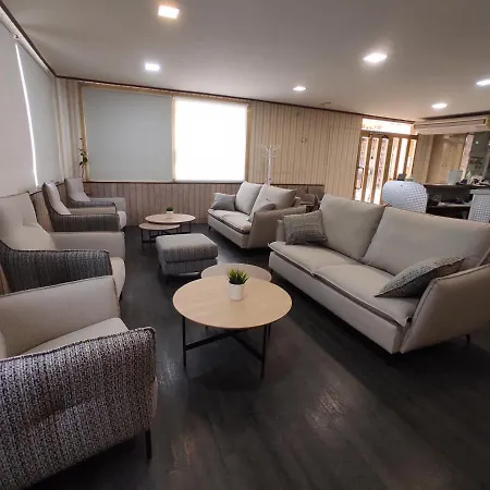 Querol Hotel